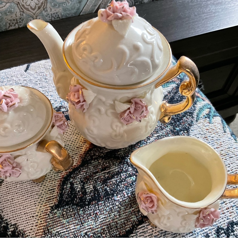 Victorian Tea Set - Picture 4 of 6